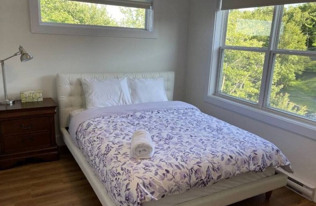 Modern 3 Bed, 2 Bath Two Storey Townhouse