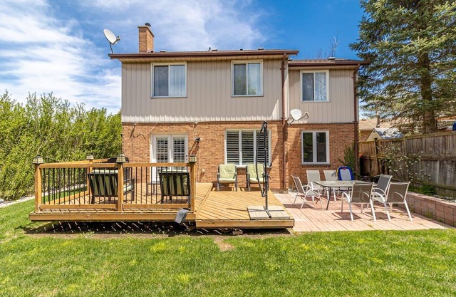 Modern 3 level private home with 5 rooms