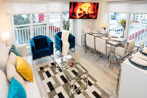 Modern 3BR 2BA Apt with Parking Steps from Kennedy Park, Trendy Cafés & Best Restaurants