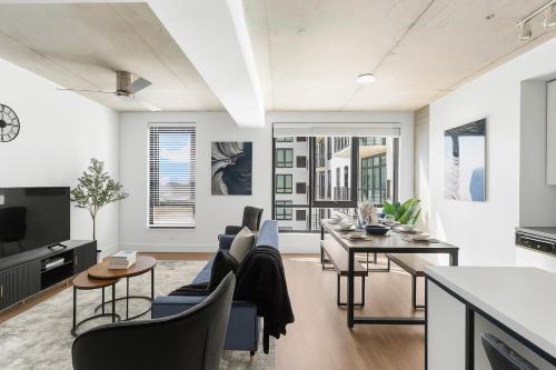 Modern 3BR Condo Five Points South Gem