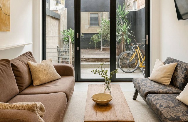 Modern 3BR terrace less than 10min to Sydney CBD