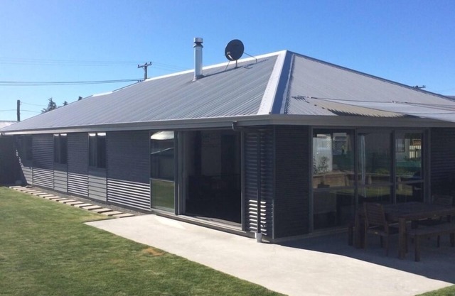 Modern 4 bedroom holiday home. Unlimited wifi