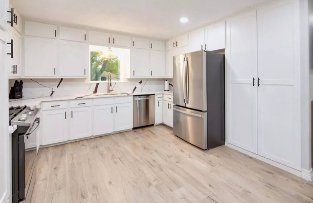 Modern 4BR/3BA Home, Game Room, Yard + Firepit