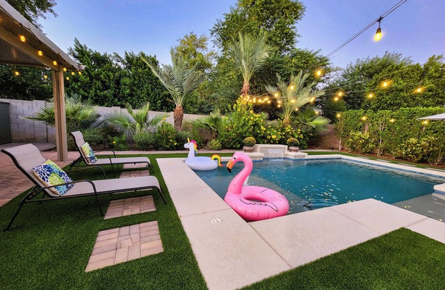 Modern 5 BR/4BA Family Retreat w/Heated Pool*5 mins to Westgate , Stadium & Fun