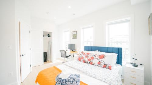 Modern 5BR & 5BA Rooftop Deck & Private Parking