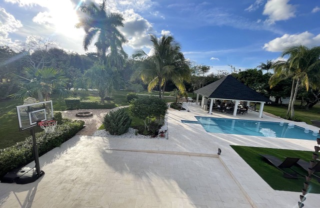 Modern and luxury 5 acres farm house in Miami Fl.