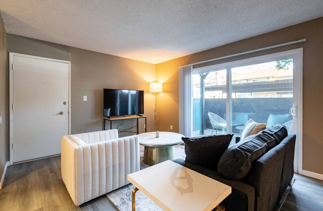 Modern Apartment in Prime Location (ID6916)