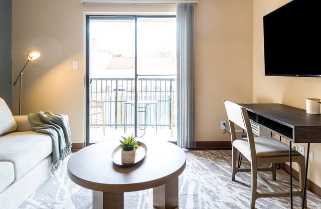 Modern Apartment in Prime Location (ID7446X96)