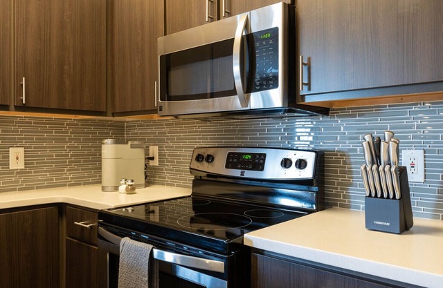 Modern Apartment in Prime Location (ID2796X70)