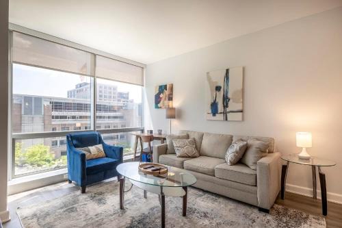 Modern Apt Close to Downtown
