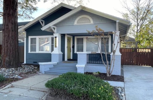 Modern, Artsy, 2 BD, 1B Bungalow