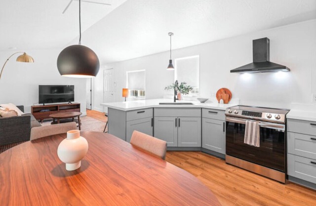 Modern Cabin (Blue Spruce)