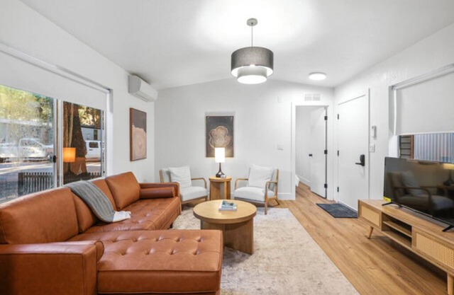 Modern Cabin (Hawthorne)