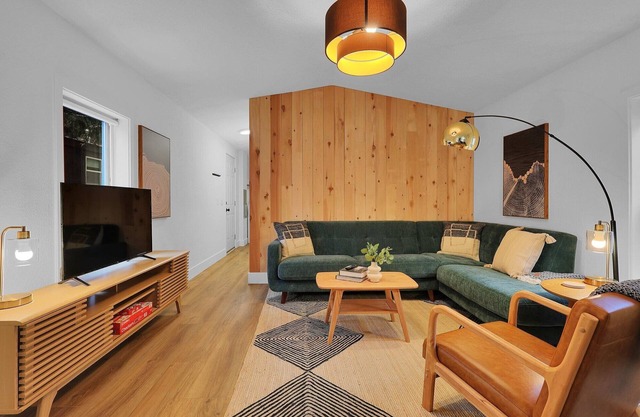 Modern Cabin (Sequoia)