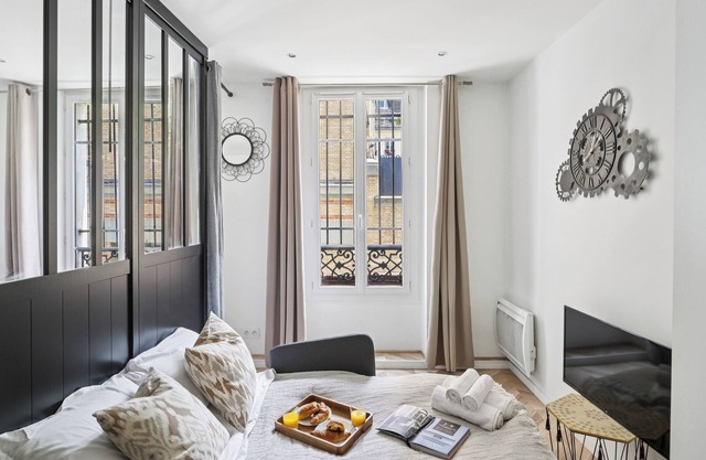 Modern Central Paris Flat by Les Halles