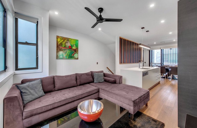 Modern, chic 3BR townhouse in luxury complex, top location, free wifi