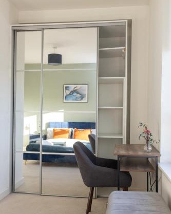Modern, comfy 2 bedroom apartment in Hatfield, town centre, perfect for contractors, free parking