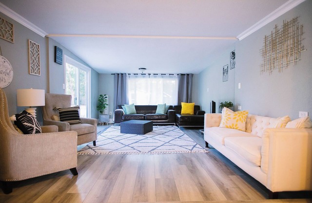 Modern&Comfy 5beds-3 king-1Q -1Full -3baths-full kitchen nearby American River