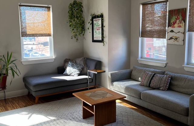 Modern Condo In Trendy Neighborhood