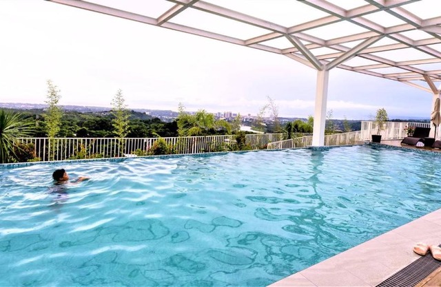 Modern Condo with pool and gym