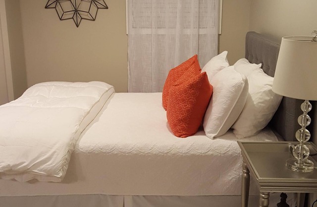 Modern Cozy Apartment/Duplex