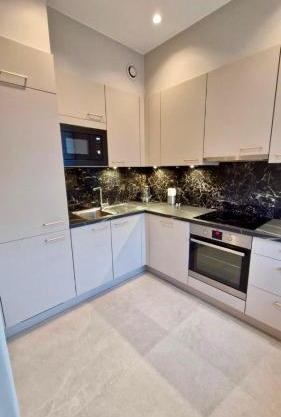 Modern cozy flat close to Attractions & Transport