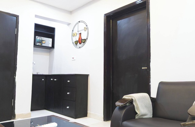Modern Ensuite Room – Yaba Lagos Tech District Carnelian A