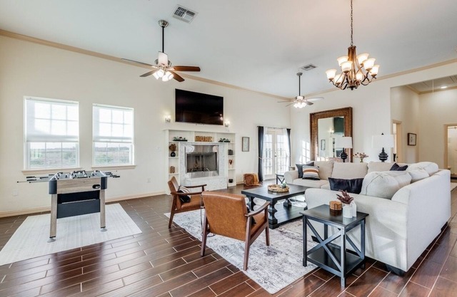 Modern Farm House 2B 2B KING Bed