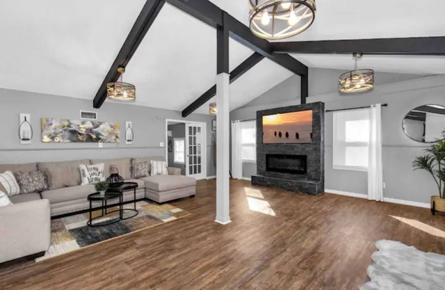 Modern Farmhouse 4 Bedroom Home Away From Home