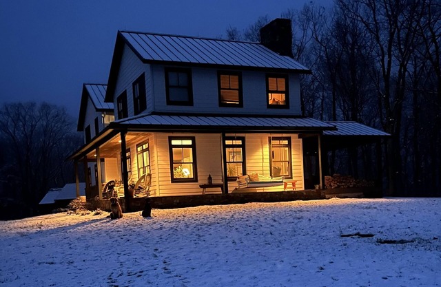Modern farmhouse only 5 miles from Bucknell campus!