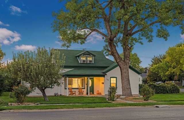 Modern, Fully Renovated Home with Mountain Views & Private Backyard with Patio