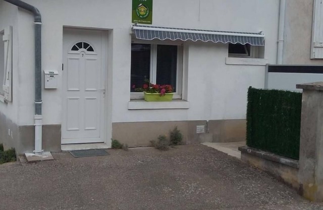 Modern Gîte with Easy Access to Local Attractions & Amenities