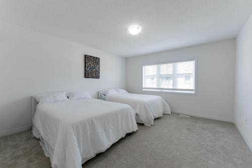 Modern Home 10 mins from Niagara Falls & Main Attraction with Free 2 Parkings