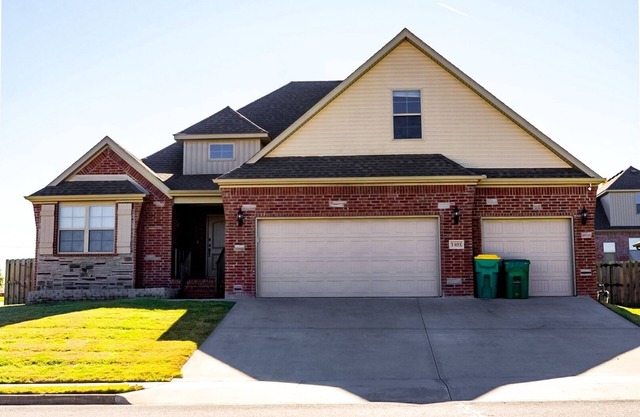 Modern Home Near Airport & Bentonville