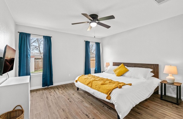 Modern home w/garage, big yard, pool 4 mins away!