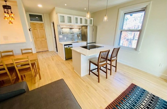 Modern Loft Apt Centrally Located University City