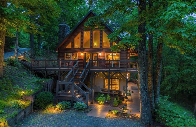 Modern Log Cabin with all the Amenities