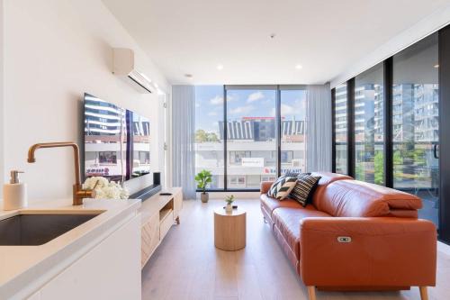Modern Luxury 2B2B Sky Garden SmartTV
