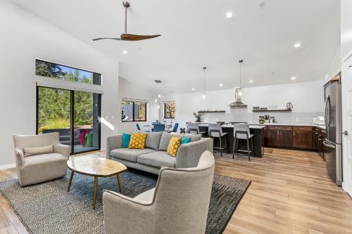 Modern Luxury Home in West Sedona with Hot Tub