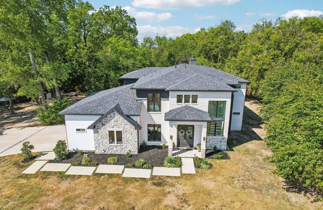 MODERN & MASSIVE Home~ONLY 25 min from DOWNTOWN DALLAS! Amazing, Peaceful Views!