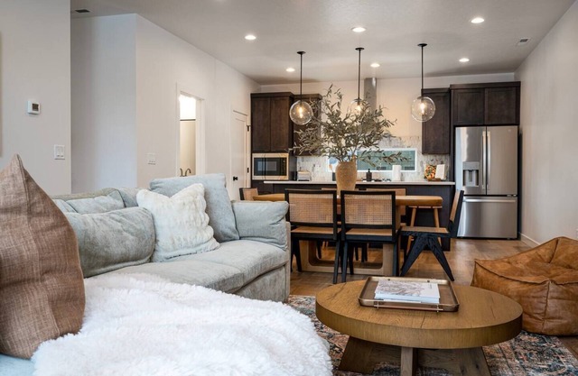 Modern Mountain Escape R5054|Snowbasin Ski Getaway