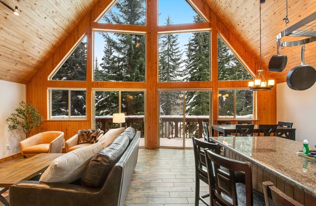 Modern mountain chalet with fireplace, foosball, & easy access to slopes