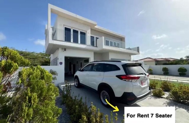 Modern New 3BR house with a splash of glam+Pool.5 Min from Palm and Eagle Beach.
