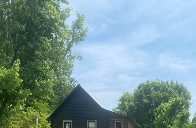 Modern, Private Cabin on the Sequatchie River, float, kayak, fish, play, relax!
