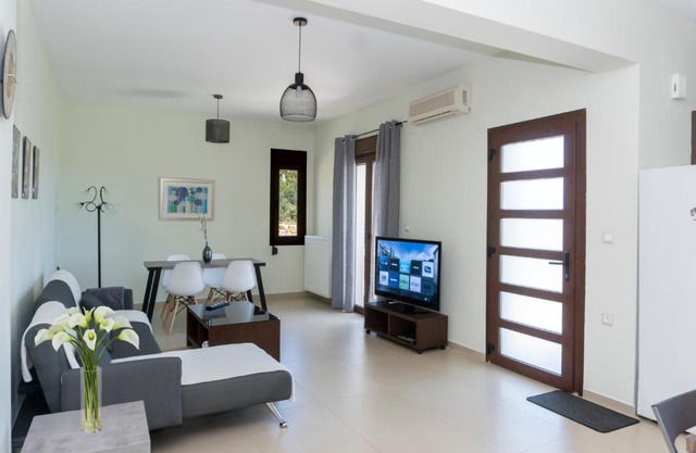 Modern & Quiet on the Hill