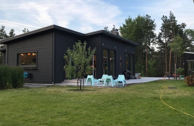 Modern Scandinavian family house by forest, lake & 15 mins from Stockholm centre