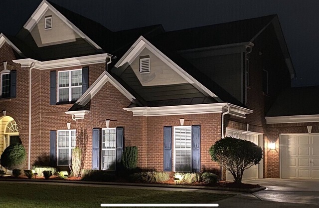 Modern & spacious home near Hartsfield Airport & All Atl attractions.