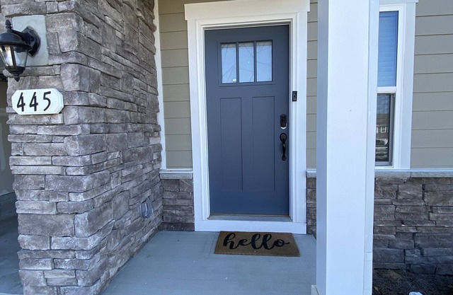 Modern Townhome with office/cardio room-Minutes to Downtown Nashville