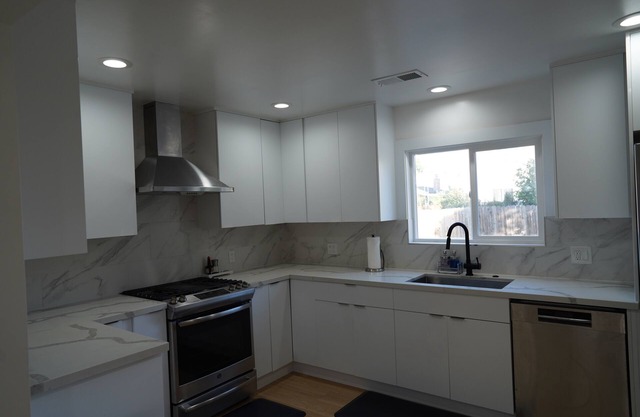 Modern upscale 3-Bedroom home