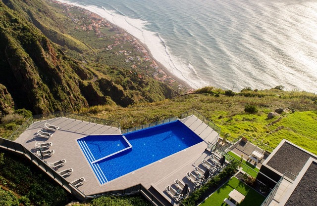 Modern villa, shared infinity pool | SunsetCliff 7